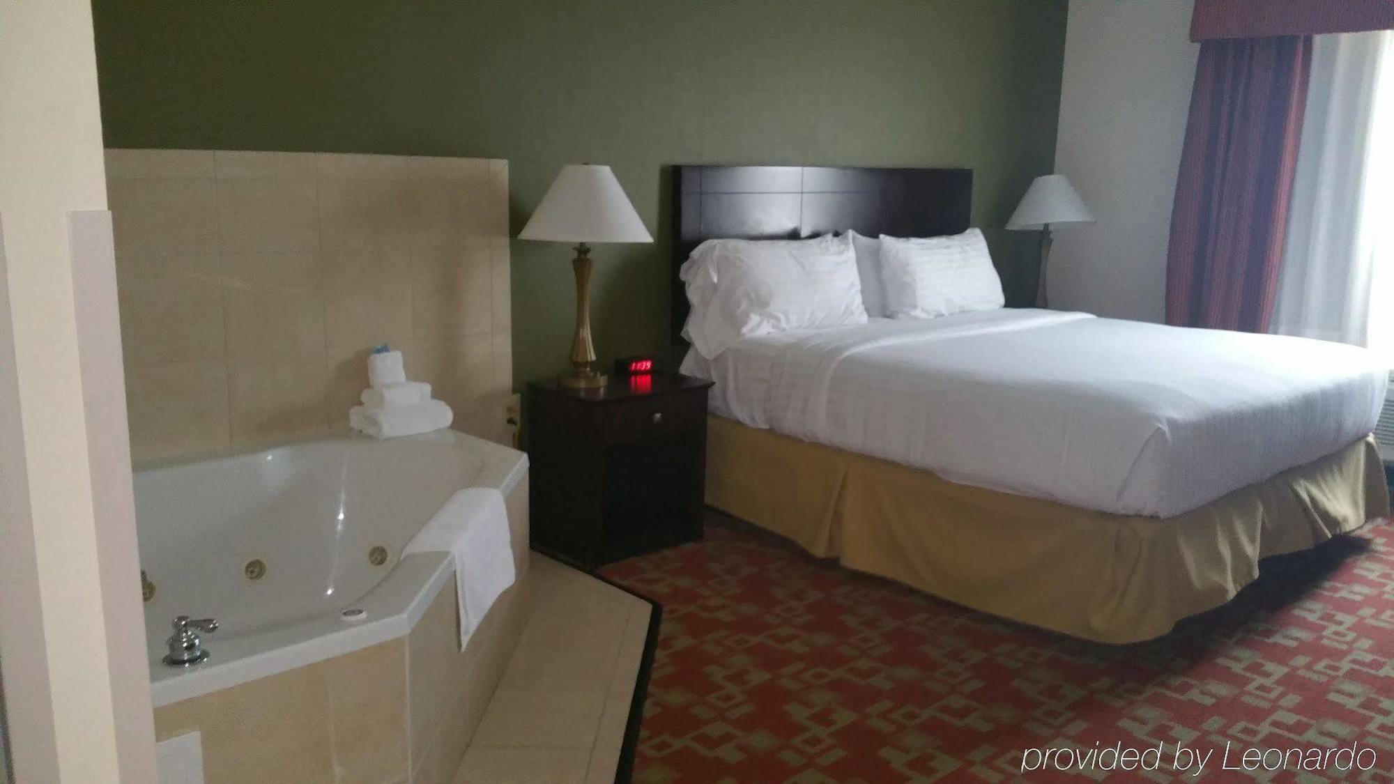 Holiday Inn Express Vincennes Exteriör bild