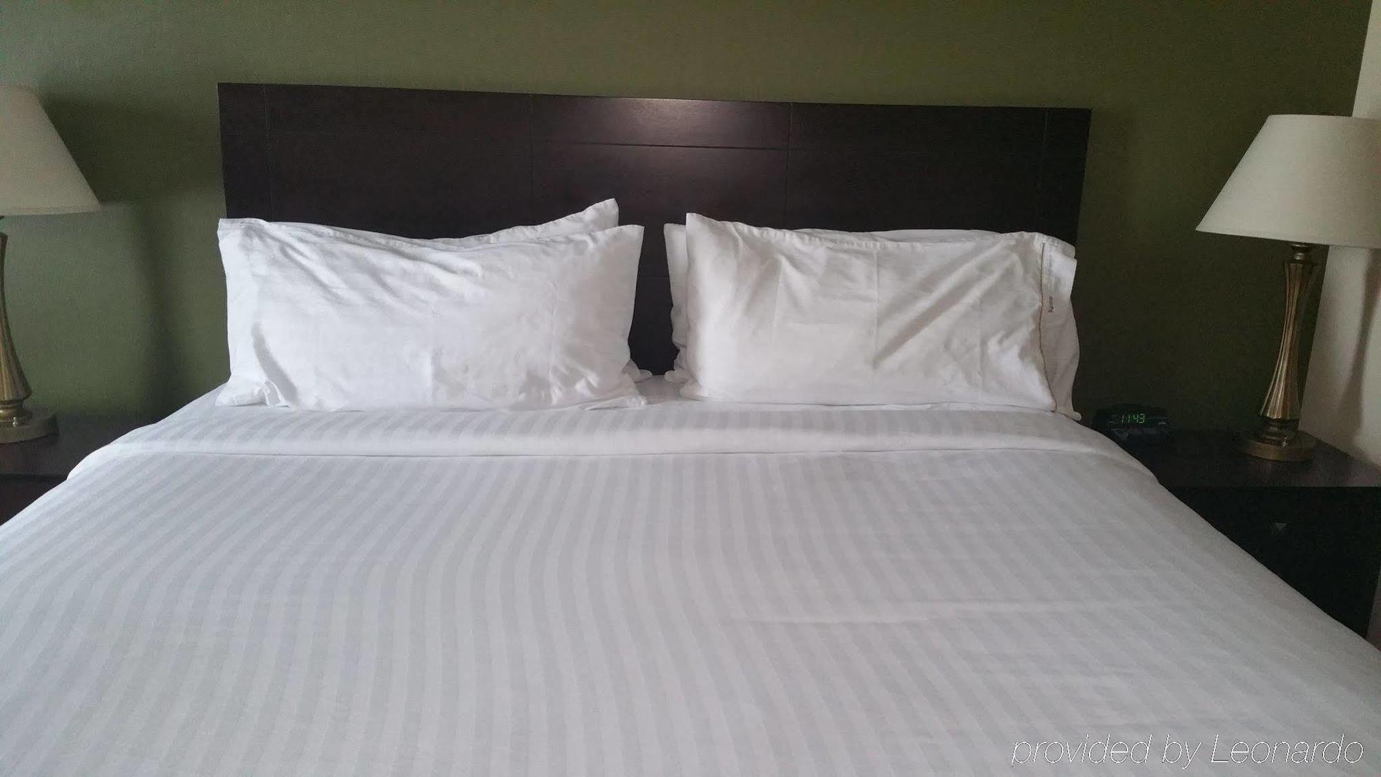Holiday Inn Express Vincennes Exteriör bild